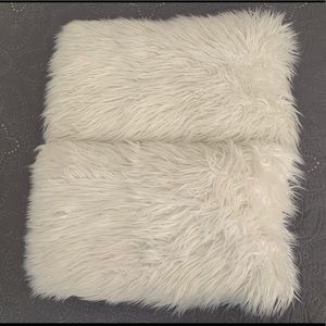 Set of two fluffy pillows